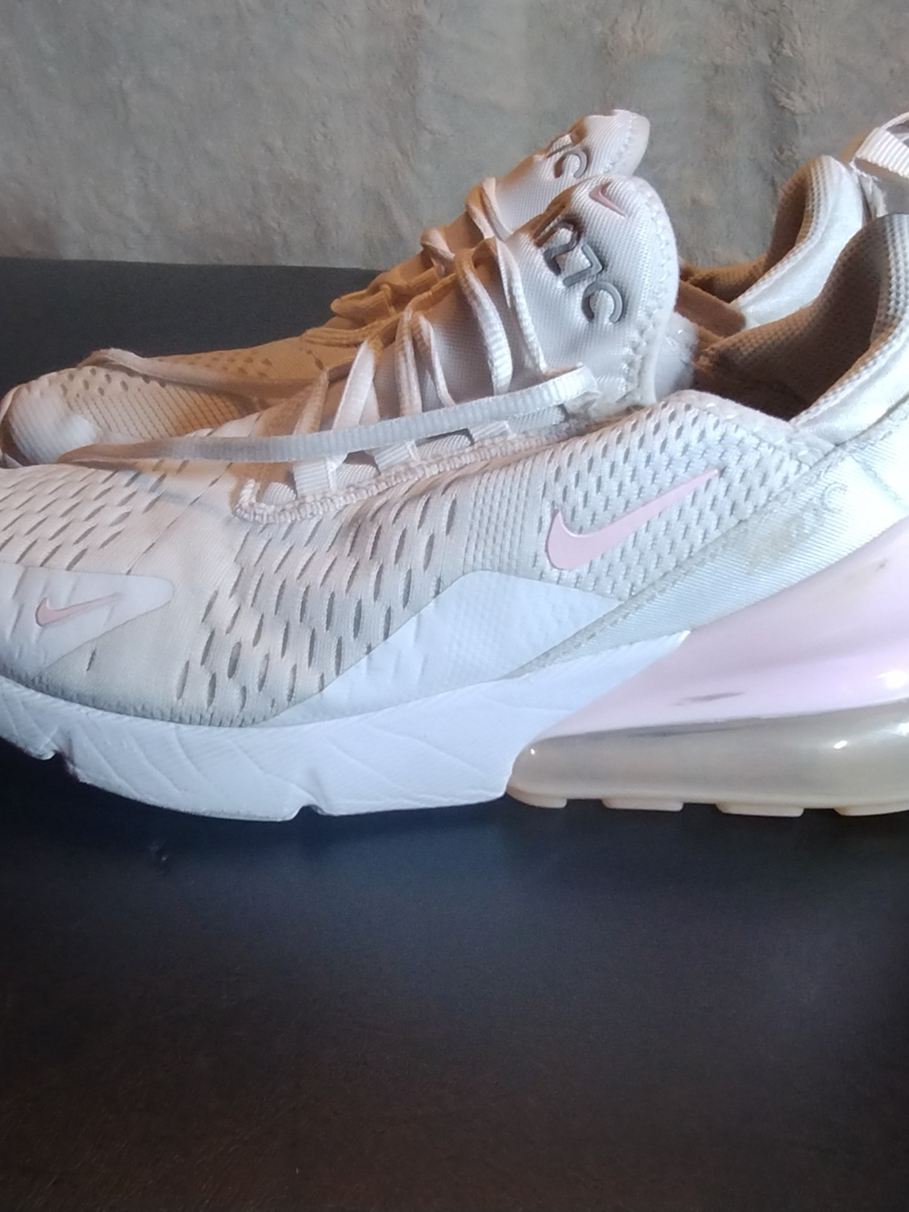Nike Youth Sz 7 Womenβs 8.5 Air Max 270 - White with Light Pink Accents